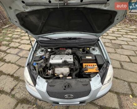 Сірий Кіа Ріо, об'ємом двигуна 1.4 л та пробігом 241 тис. км за 4300 $, фото 5 на Automoto.ua