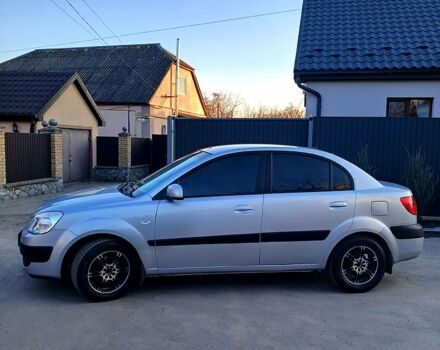 Серый Киа Рио, объемом двигателя 1.4 л и пробегом 200 тыс. км за 4000 $, фото 2 на Automoto.ua