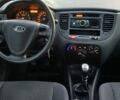 Серый Киа Рио, объемом двигателя 1.4 л и пробегом 240 тыс. км за 3950 $, фото 7 на Automoto.ua