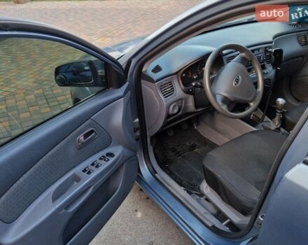 Серый Киа Рио, объемом двигателя 1.3 л и пробегом 156 тыс. км за 4200 $, фото 6 на Automoto.ua