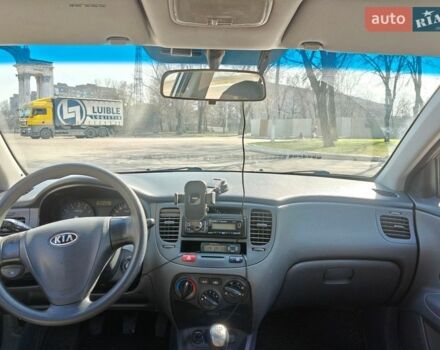 Серый Киа Рио, объемом двигателя 1.4 л и пробегом 297 тыс. км за 4500 $, фото 3 на Automoto.ua