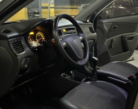 Серый Киа Рио, объемом двигателя 1.4 л и пробегом 220 тыс. км за 3700 $, фото 6 на Automoto.ua