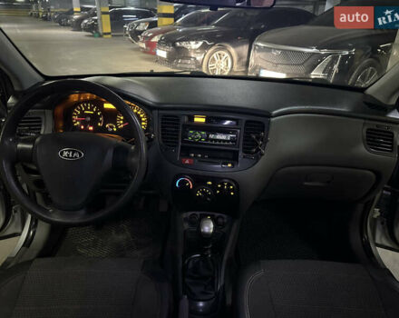 Серый Киа Рио, объемом двигателя 1.4 л и пробегом 220 тыс. км за 3400 $, фото 24 на Automoto.ua