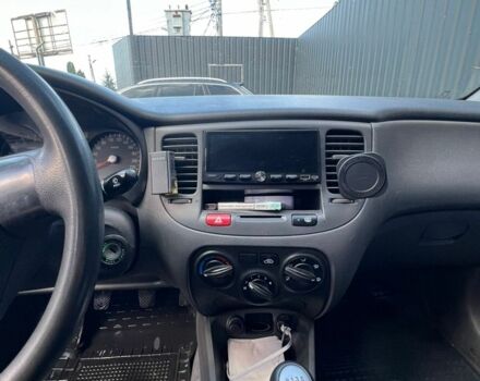 Сірий Кіа Ріо, об'ємом двигуна 1.4 л та пробігом 218 тис. км за 4100 $, фото 6 на Automoto.ua