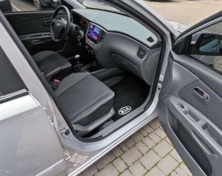 Сірий Кіа Ріо, об'ємом двигуна 1.4 л та пробігом 94 тис. км за 4900 $, фото 9 на Automoto.ua