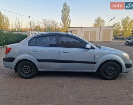 Серый Киа Рио, объемом двигателя 1.4 л и пробегом 170 тыс. км за 4000 $, фото 2 на Automoto.ua