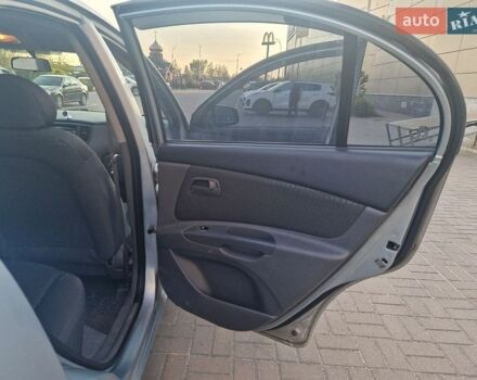 Серый Киа Рио, объемом двигателя 1.4 л и пробегом 170 тыс. км за 4000 $, фото 7 на Automoto.ua