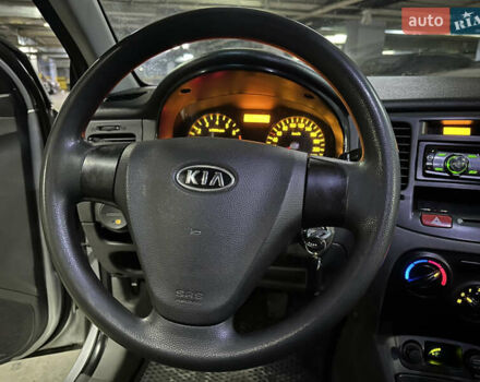 Серый Киа Рио, объемом двигателя 1.4 л и пробегом 220 тыс. км за 3400 $, фото 25 на Automoto.ua
