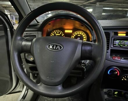 Серый Киа Рио, объемом двигателя 1.4 л и пробегом 220 тыс. км за 3700 $, фото 13 на Automoto.ua