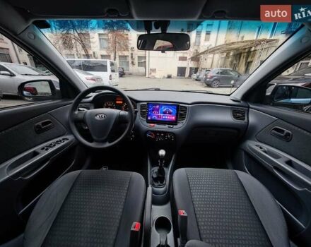 Серый Киа Рио, объемом двигателя 1.4 л и пробегом 94 тыс. км за 4900 $, фото 36 на Automoto.ua