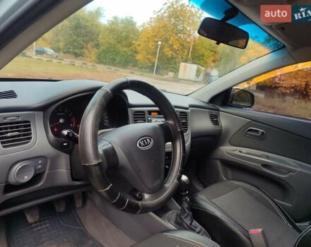 Серый Киа Рио, объемом двигателя 1.4 л и пробегом 176 тыс. км за 4600 $, фото 17 на Automoto.ua
