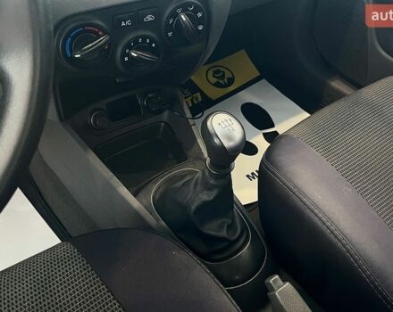 Серый Киа Рио, объемом двигателя 1.4 л и пробегом 93 тыс. км за 5600 $, фото 17 на Automoto.ua