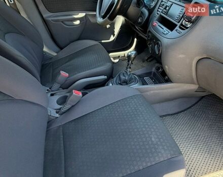 Серый Киа Рио, объемом двигателя 1.4 л и пробегом 242 тыс. км за 3600 $, фото 17 на Automoto.ua
