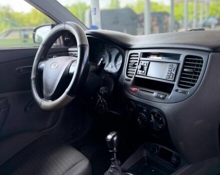 Серый Киа Рио, объемом двигателя 0 л и пробегом 243 тыс. км за 4200 $, фото 7 на Automoto.ua