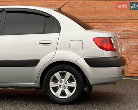 Серый Киа Рио, объемом двигателя 1.4 л и пробегом 179 тыс. км за 4250 $, фото 7 на Automoto.ua