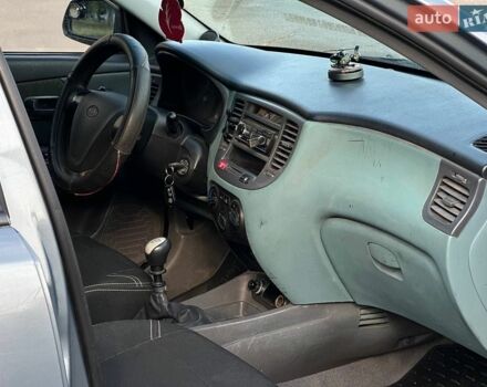 Сірий Кіа Ріо, об'ємом двигуна 1.49 л та пробігом 300 тис. км за 3500 $, фото 9 на Automoto.ua