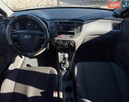 Сірий Кіа Ріо, об'ємом двигуна 1.4 л та пробігом 167 тис. км за 4499 $, фото 8 на Automoto.ua