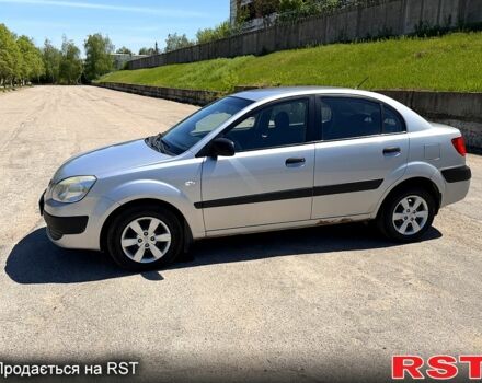 Серый Киа Рио, объемом двигателя 1.4 л и пробегом 242 тыс. км за 3600 $, фото 2 на Automoto.ua