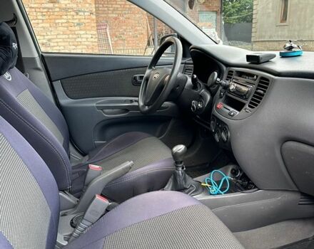 Серый Киа Рио, объемом двигателя 1.4 л и пробегом 90 тыс. км за 5300 $, фото 13 на Automoto.ua