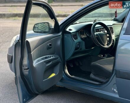 Сірий Кіа Ріо, об'ємом двигуна 1.49 л та пробігом 300 тис. км за 3700 $, фото 4 на Automoto.ua
