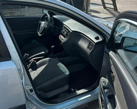 Серый Киа Рио, объемом двигателя 1.4 л и пробегом 180 тыс. км за 4200 $, фото 3 на Automoto.ua