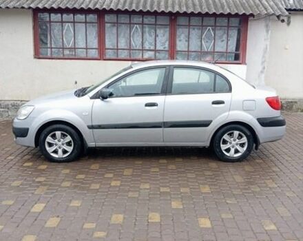 Сірий Кіа Ріо, об'ємом двигуна 1.4 л та пробігом 310 тис. км за 3800 $, фото 1 на Automoto.ua