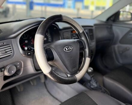 Серый Киа Рио, объемом двигателя 1.4 л и пробегом 243 тыс. км за 4200 $, фото 13 на Automoto.ua
