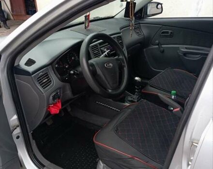Сірий Кіа Ріо, об'ємом двигуна 1.4 л та пробігом 300 тис. км за 4000 $, фото 11 на Automoto.ua