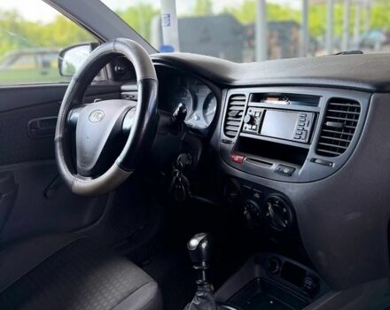 Серый Киа Рио, объемом двигателя 1.4 л и пробегом 243 тыс. км за 4200 $, фото 11 на Automoto.ua