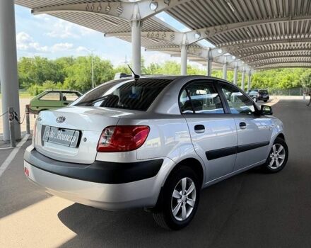 Серый Киа Рио, объемом двигателя 1.4 л и пробегом 243 тыс. км за 4200 $, фото 4 на Automoto.ua