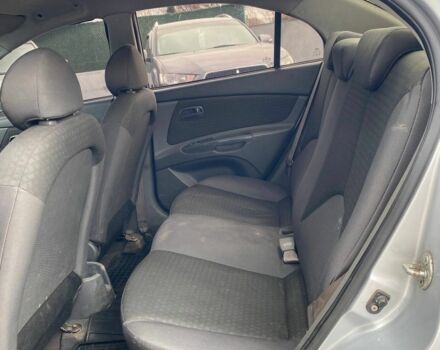 Сірий Кіа Ріо, об'ємом двигуна 1.4 л та пробігом 390 тис. км за 2999 $, фото 3 на Automoto.ua