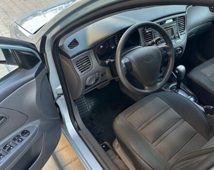 Серый Киа Рио, объемом двигателя 1.4 л и пробегом 135 тыс. км за 5900 $, фото 5 на Automoto.ua