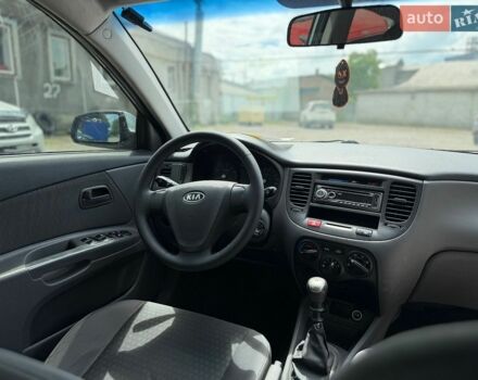 Сірий Кіа Ріо, об'ємом двигуна 1.4 л та пробігом 240 тис. км за 3350 $, фото 7 на Automoto.ua