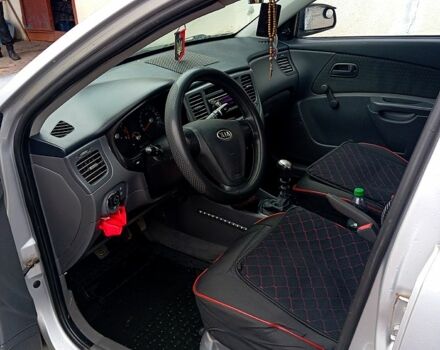 Сірий Кіа Ріо, об'ємом двигуна 1.4 л та пробігом 30000 тис. км за 4000 $, фото 5 на Automoto.ua