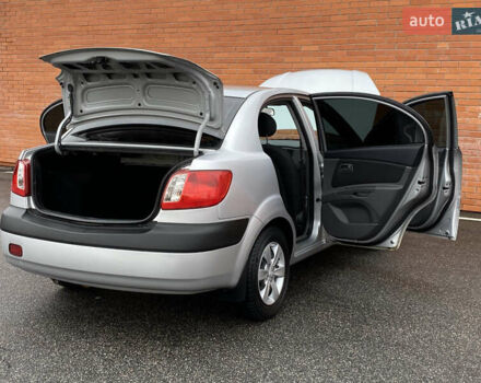 Серый Киа Рио, объемом двигателя 1.4 л и пробегом 179 тыс. км за 3999 $, фото 24 на Automoto.ua