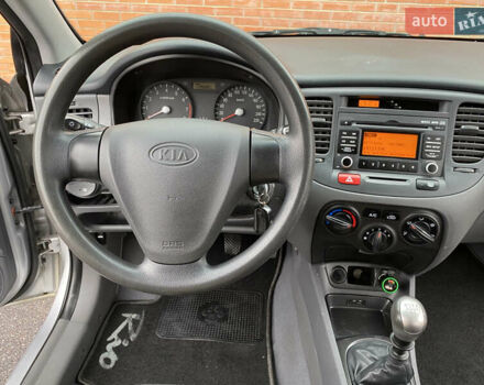 Серый Киа Рио, объемом двигателя 1.4 л и пробегом 179 тыс. км за 3999 $, фото 42 на Automoto.ua