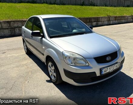 Серый Киа Рио, объемом двигателя 1.4 л и пробегом 242 тыс. км за 3600 $, фото 7 на Automoto.ua
