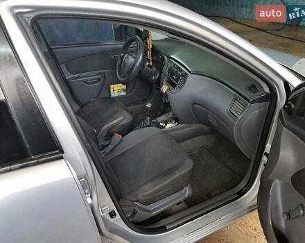 Серый Киа Рио, объемом двигателя 1.3 л и пробегом 345 тыс. км за 3300 $, фото 6 на Automoto.ua