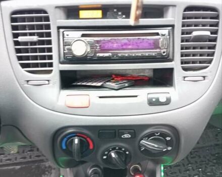 Сірий Кіа Ріо, об'ємом двигуна 1.4 л та пробігом 300 тис. км за 4000 $, фото 12 на Automoto.ua