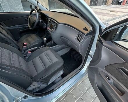 Серый Киа Рио, объемом двигателя 1.4 л и пробегом 135 тыс. км за 5900 $, фото 8 на Automoto.ua