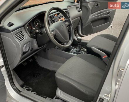 Серый Киа Рио, объемом двигателя 1.4 л и пробегом 179 тыс. км за 4250 $, фото 29 на Automoto.ua