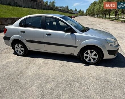 Серый Киа Рио, объемом двигателя 1.4 л и пробегом 242 тыс. км за 3600 $, фото 12 на Automoto.ua