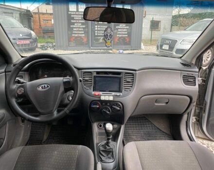 Сірий Кіа Ріо, об'ємом двигуна 1.4 л та пробігом 390 тис. км за 2999 $, фото 5 на Automoto.ua