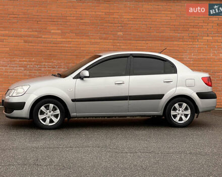 Серый Киа Рио, объемом двигателя 1.4 л и пробегом 179 тыс. км за 4250 $, фото 5 на Automoto.ua