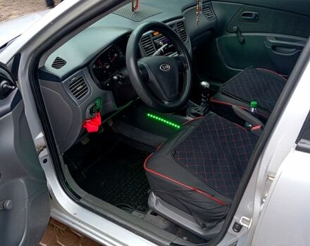 Сірий Кіа Ріо, об'ємом двигуна 1.4 л та пробігом 30000 тис. км за 4000 $, фото 6 на Automoto.ua