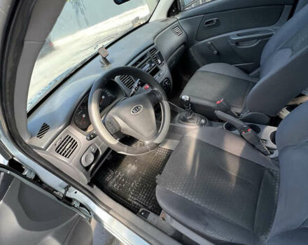 Серый Киа Рио, объемом двигателя 1.4 л и пробегом 177 тыс. км за 4400 $, фото 6 на Automoto.ua
