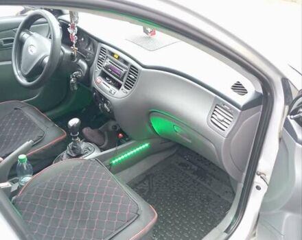 Сірий Кіа Ріо, об'ємом двигуна 1.4 л та пробігом 300 тис. км за 4000 $, фото 2 на Automoto.ua