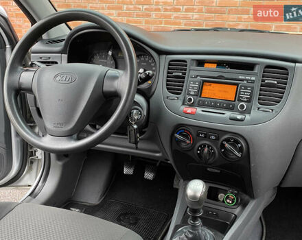 Сірий Кіа Ріо, об'ємом двигуна 1.4 л та пробігом 179 тис. км за 4350 $, фото 41 на Automoto.ua