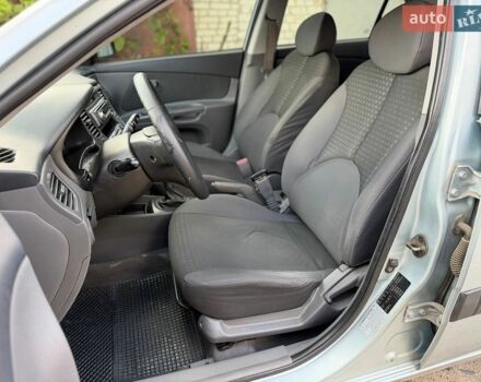 Серый Киа Рио, объемом двигателя 1.4 л и пробегом 240 тыс. км за 3250 $, фото 12 на Automoto.ua