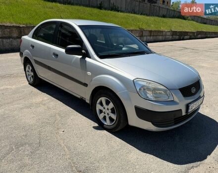 Серый Киа Рио, объемом двигателя 1.4 л и пробегом 242 тыс. км за 3600 $, фото 13 на Automoto.ua